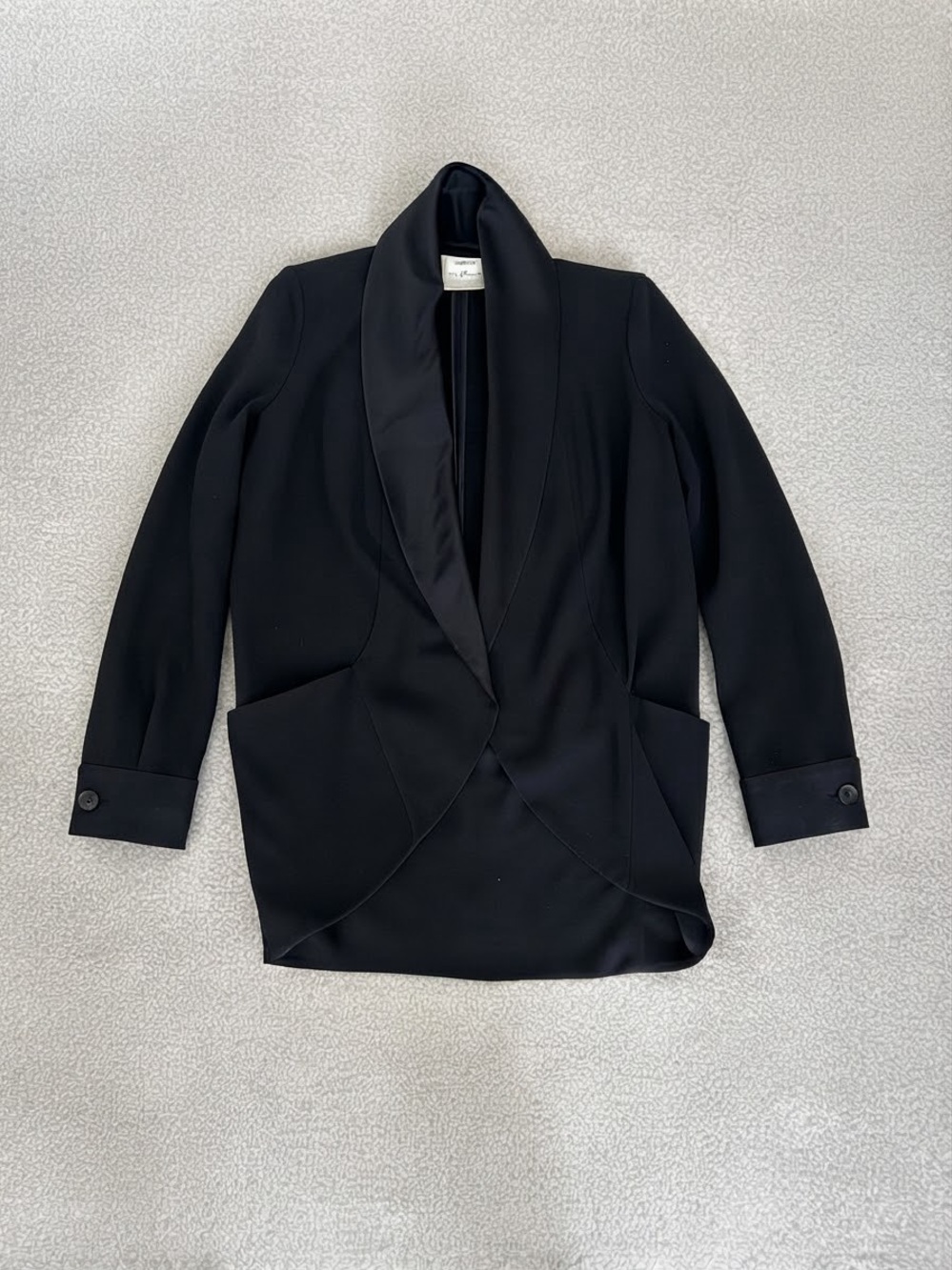 Wilfred ChevalierTuxedo Shawl Blazer
from Aritzia